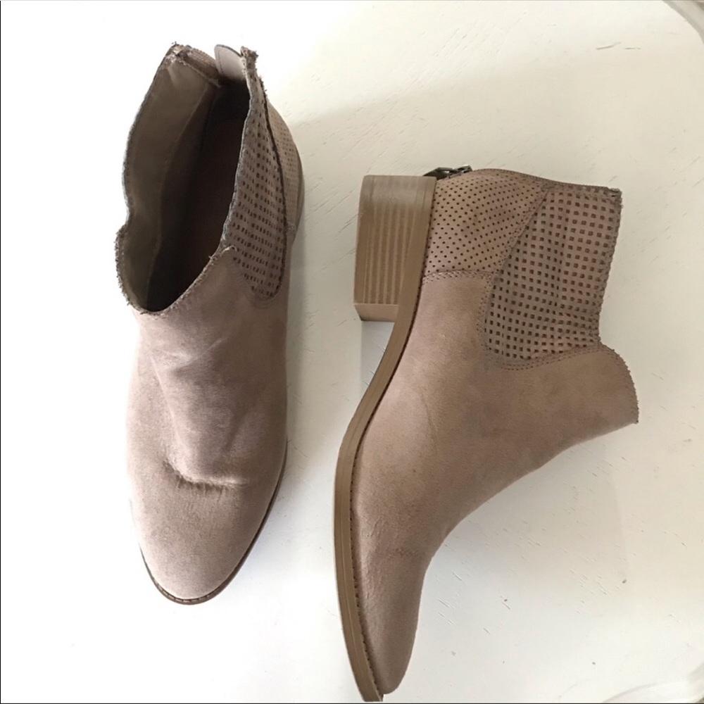 DV vegan tan suede ankle booties Sz 8.5